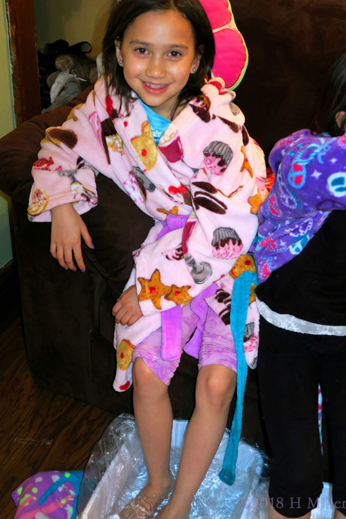 Cupcake Spa Robed Girl With Foot Soak And Smile Cupcake Spa Robed Girl With Foot Soak And Smile