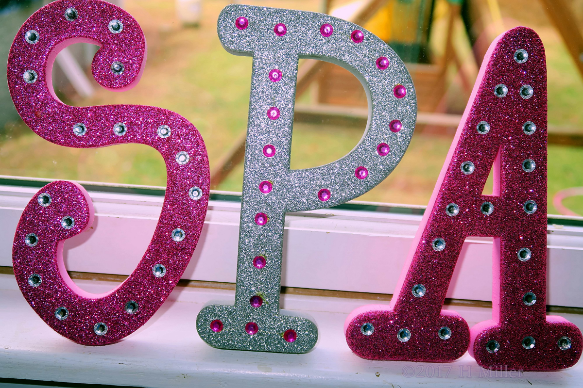 Birthday Party Spa Letter Decoration 