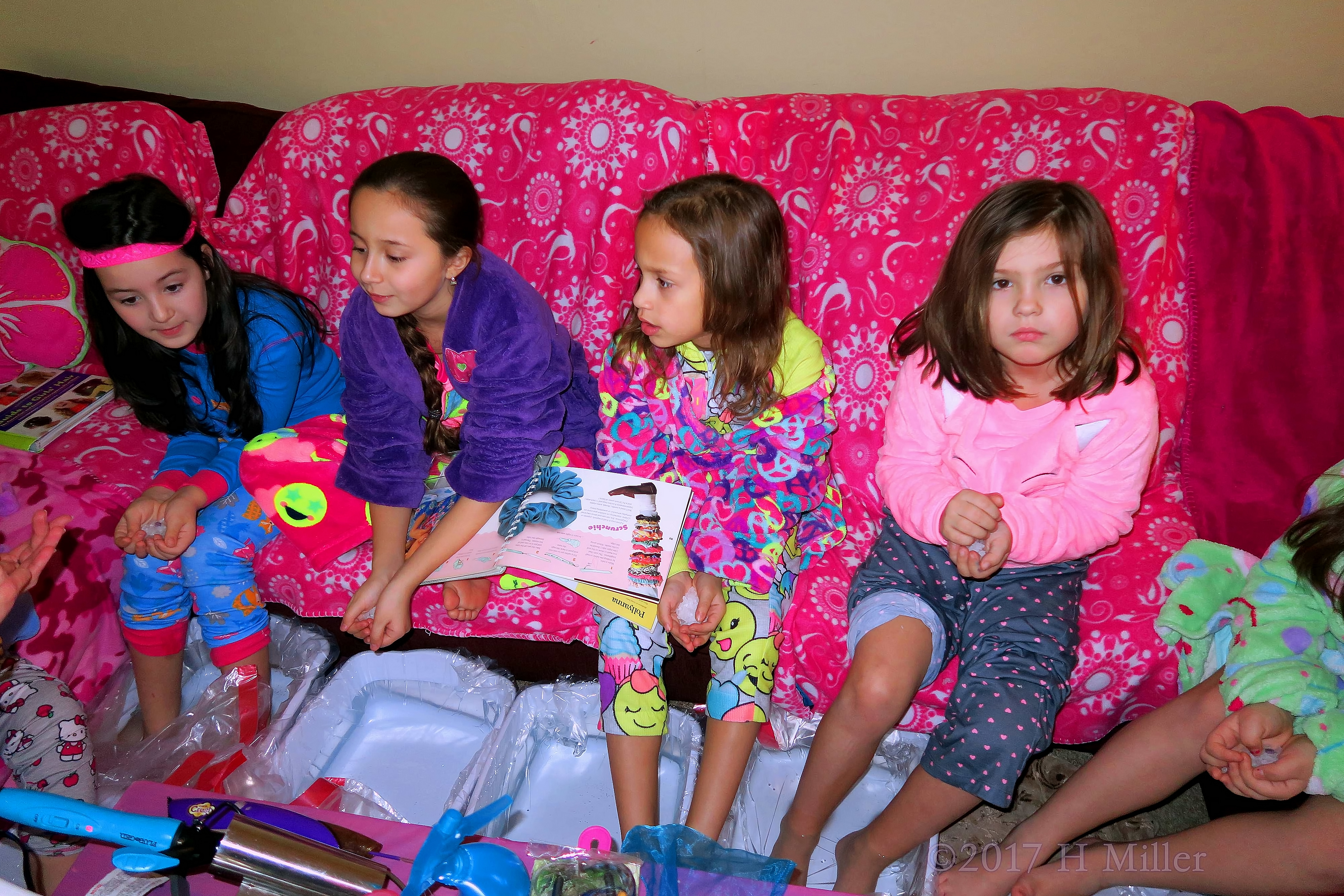 Nail Art Books And Girls Pedicures, So Fashionable!! Nail Art Books And Girls Pedicures, So Fashionable!!