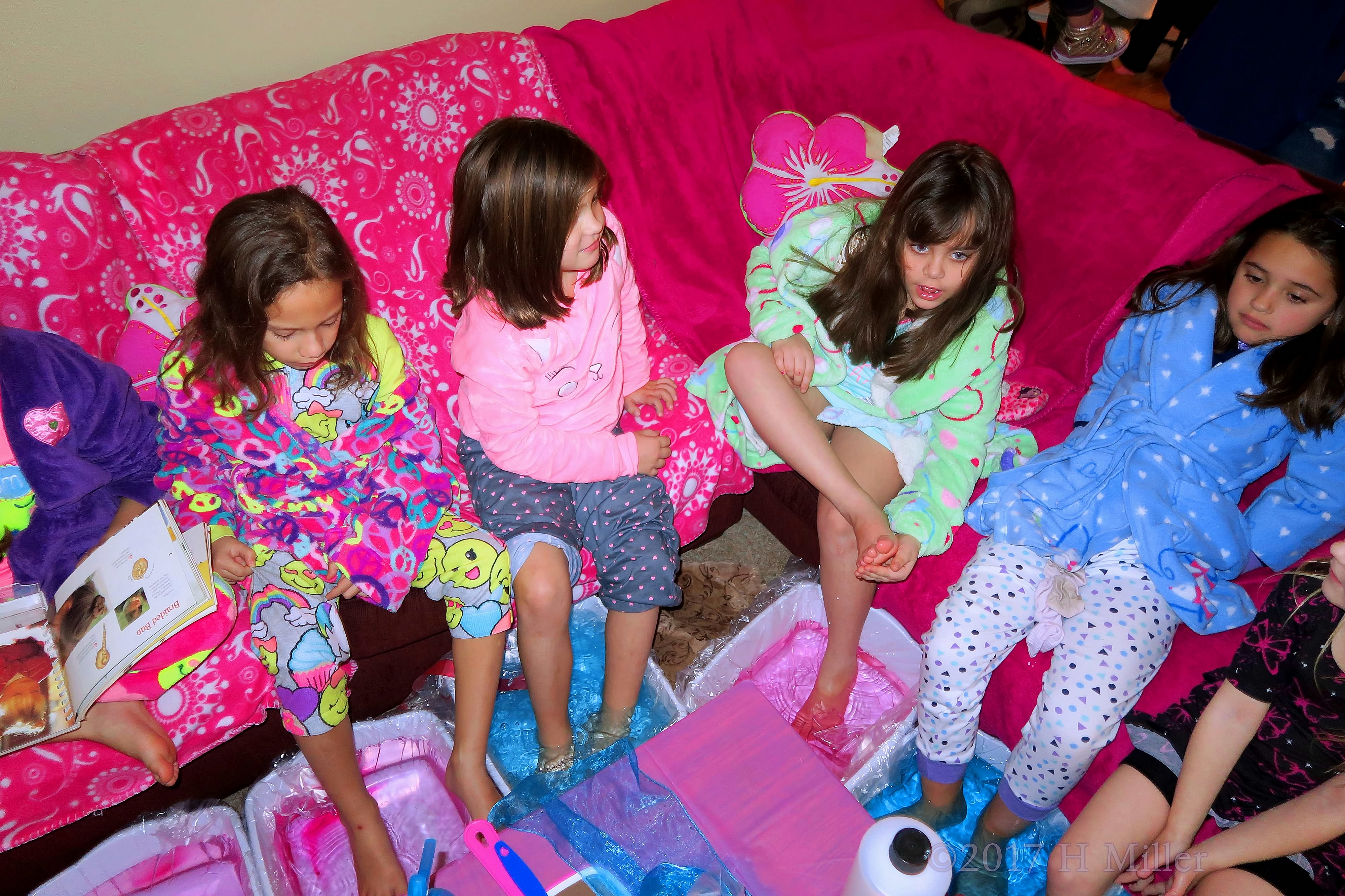 Pedicure Footbaths Are Great Times For Conversation! Pedicure Footbaths Are Great Times For Conversation!