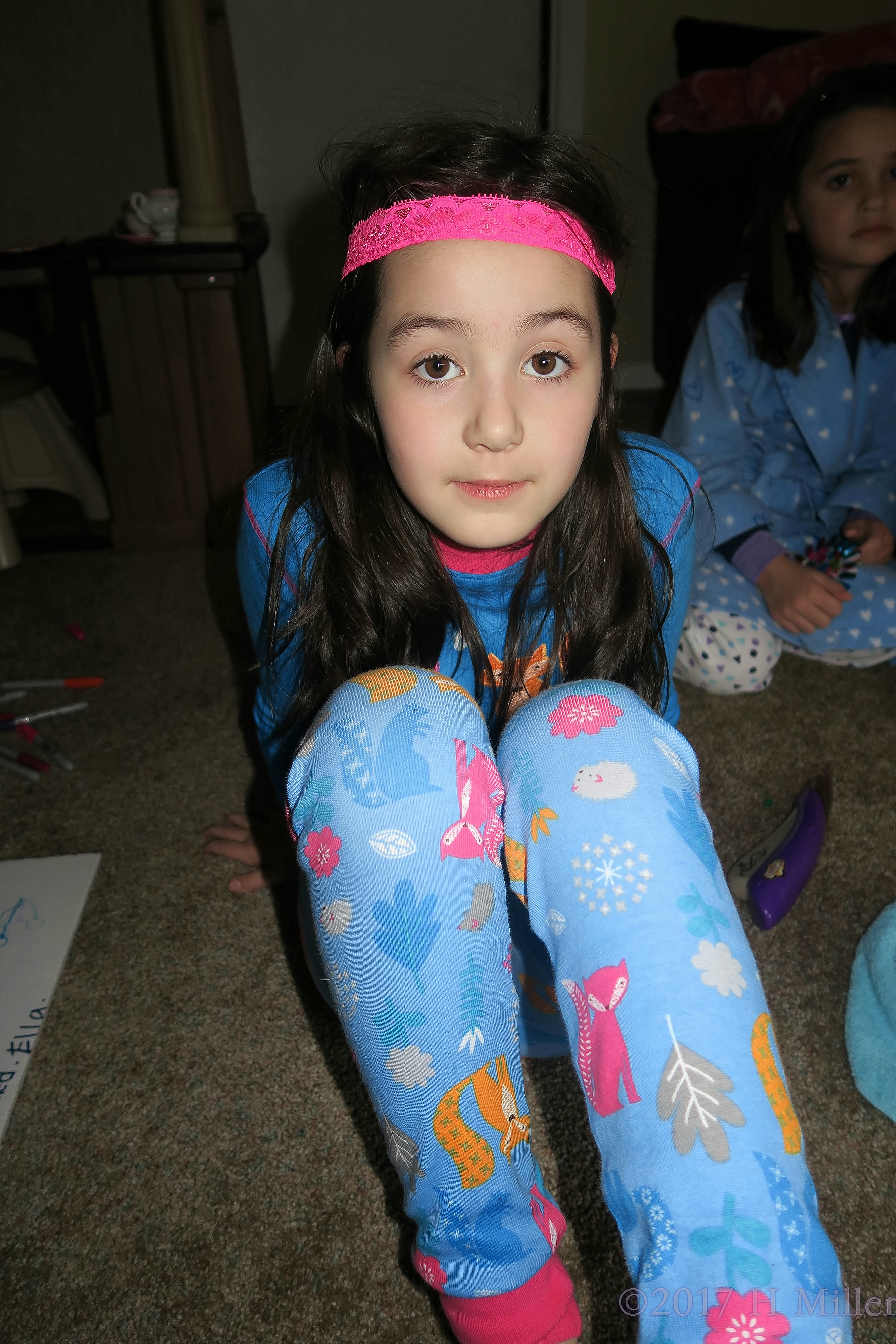 Simple Yet Chic With A Lace Hairband And Wavy Girls Hairstyle. 4 Simple Yet Chic With A Lace Hairband And Wavy Girls Hairstyle. 4