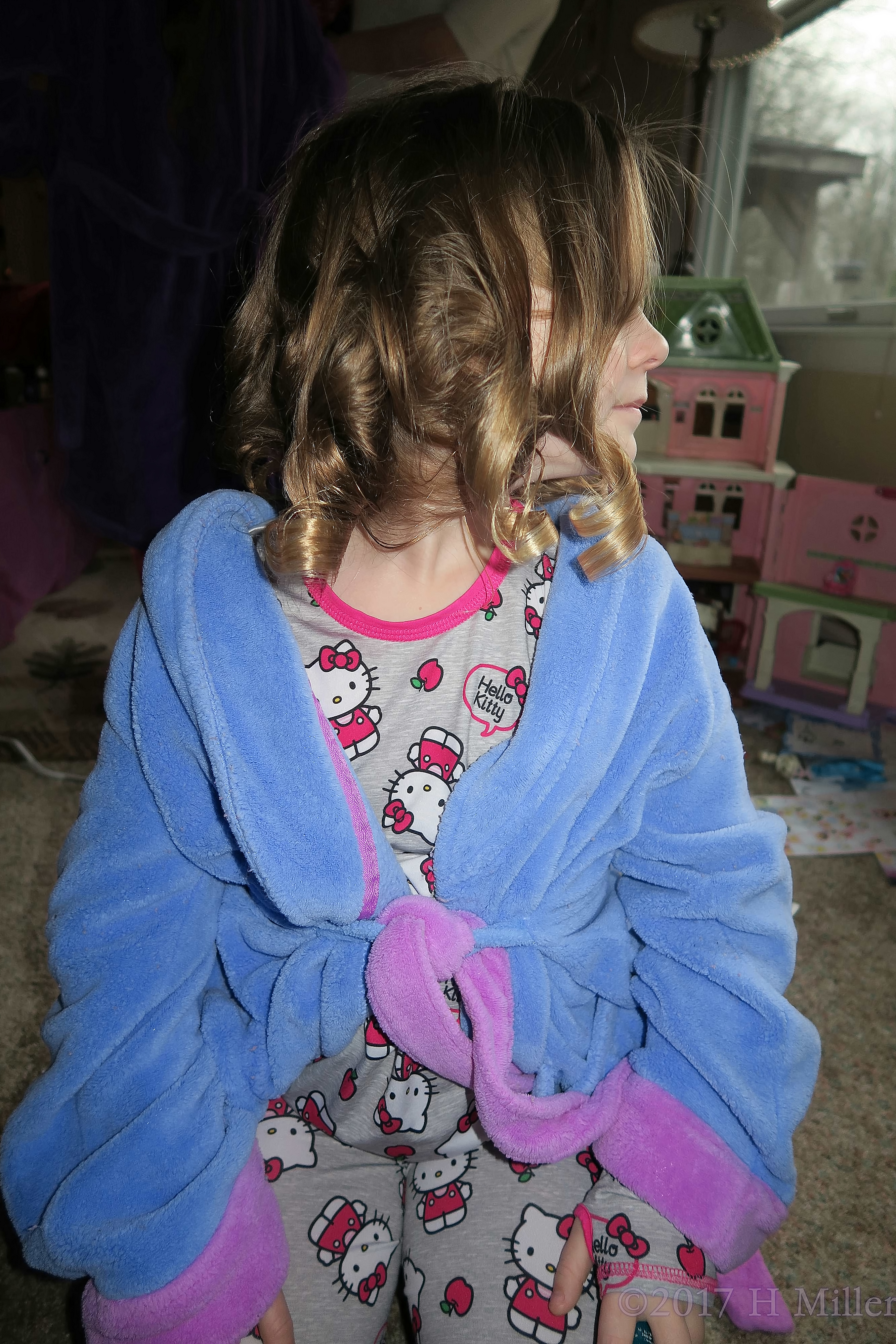 Soft Ringlets And A Pretty Princess Hairstyle For Girls. 4