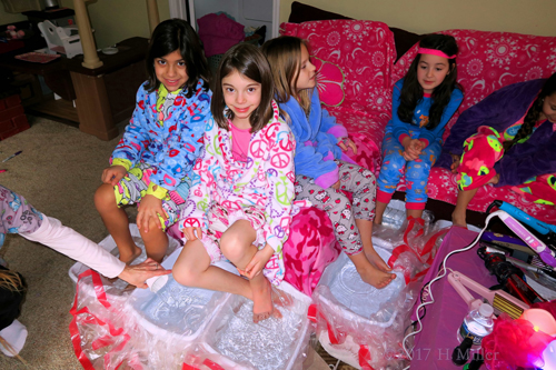 Kids Pedicures Are More Exciting With Your Friends! Kids Pedicures Are More Exciting With Your Friends!