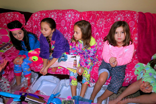 Nail Art Books And Girls Pedicures, So Fashionable!! Nail Art Books And Girls Pedicures, So Fashionable!!