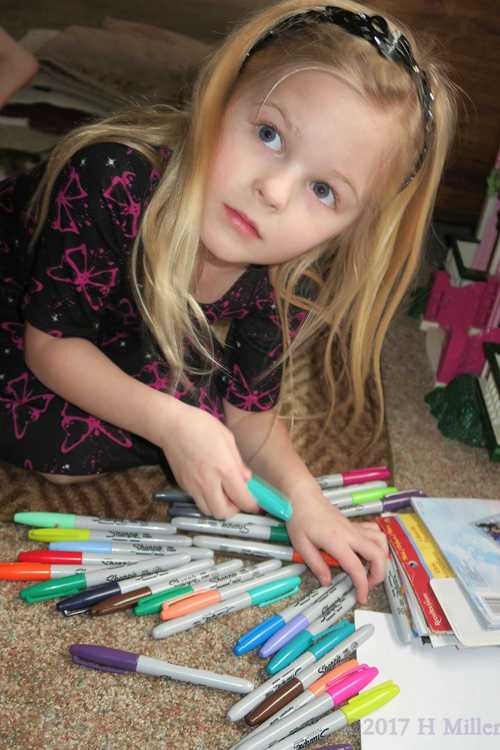 Playing And Drawing On The Spa Birthday Card With Sharpie Markers!