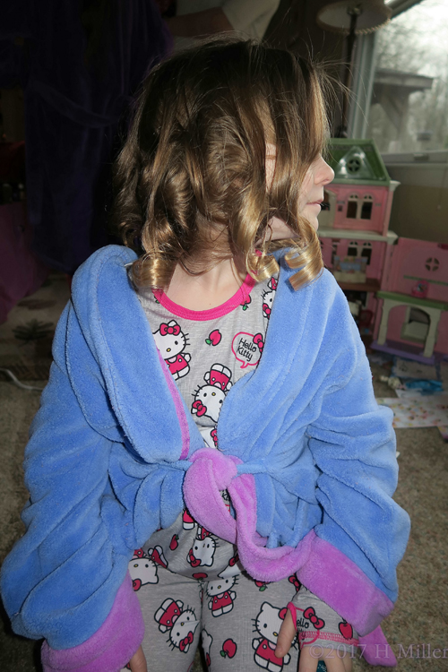 Soft Ringlets And A Pretty Princess Hairstyle For Girls. Soft Ringlets And A Pretty Princess Hairstyle For Girls.