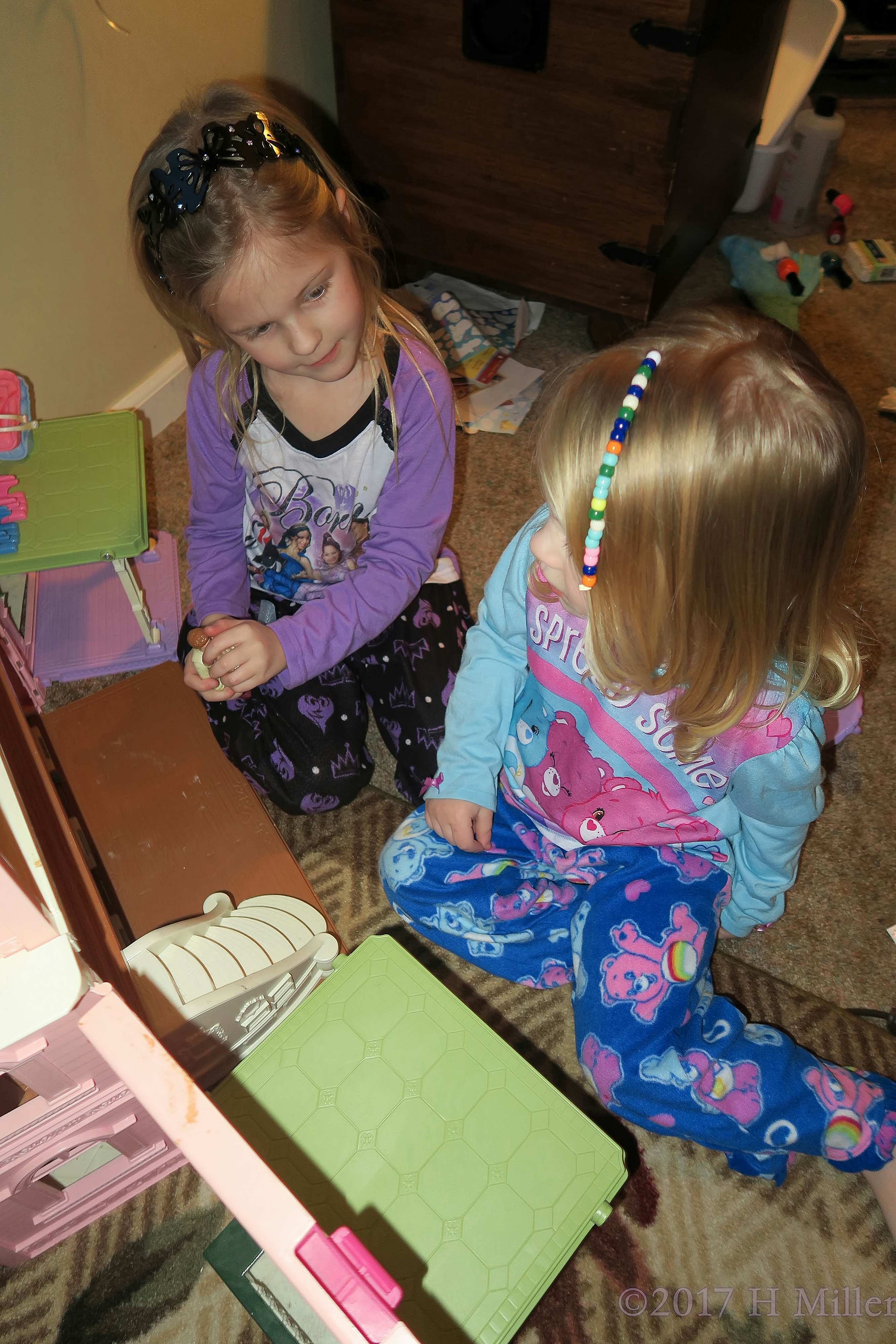 Checking Out Her Friends Hairstyle! Checking Out Her Friends Hairstyle!