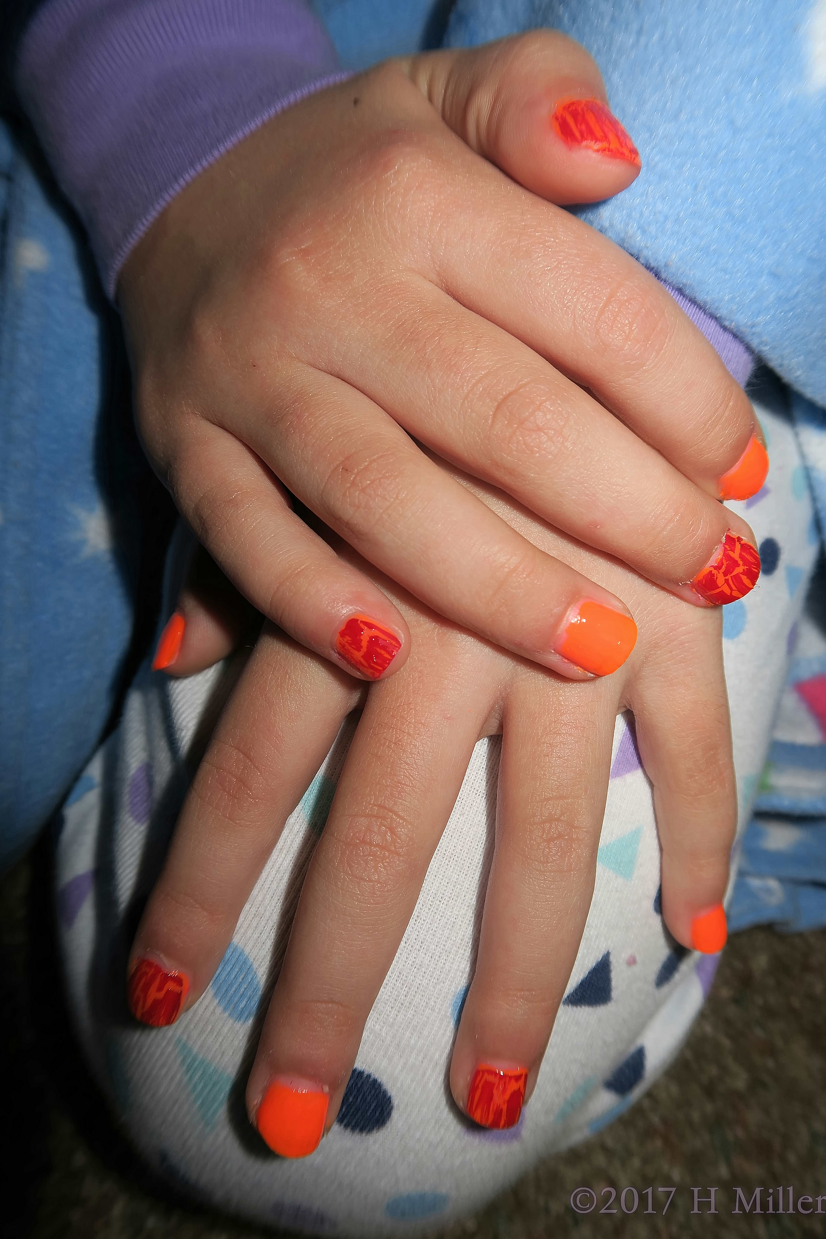Dual Shaded Alternating Red Shatter And Orange Kids Mani. Dual Shaded Alternating Red Shatter And Orange Kids Mani.