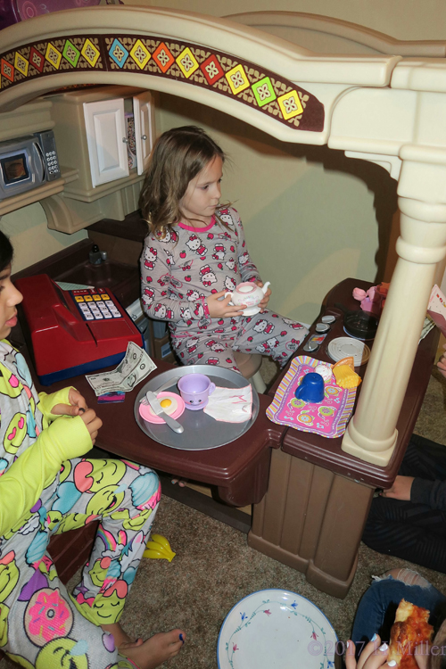 Cute Little Tea Set, It's Play Time! Cute Little Tea Set, It's Play Time!