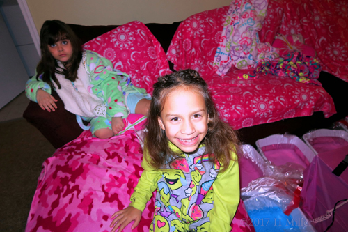 Hair Braided Into A Heart Shaped Braid Girls Hairstyle! Hair Braided Into A Heart Shaped Braid Girls Hairstyle!