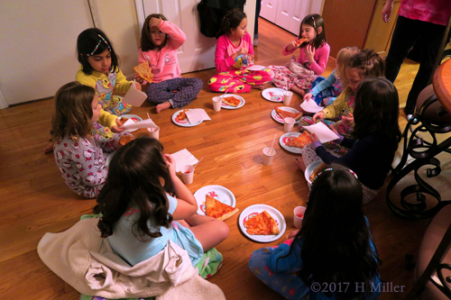 Mmm...Pizza, Delicious ! Mmm...Pizza, Delicious !