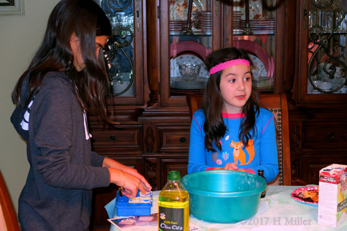 Packing The Fizzy Bath Bomb Kids Crafts Into Moulds