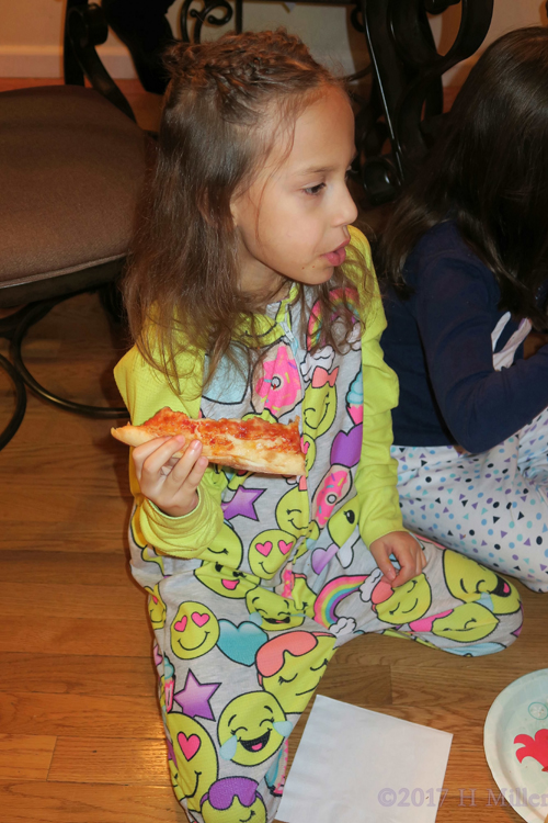 This Pizza Is Delicious This Pizza Is Delicious