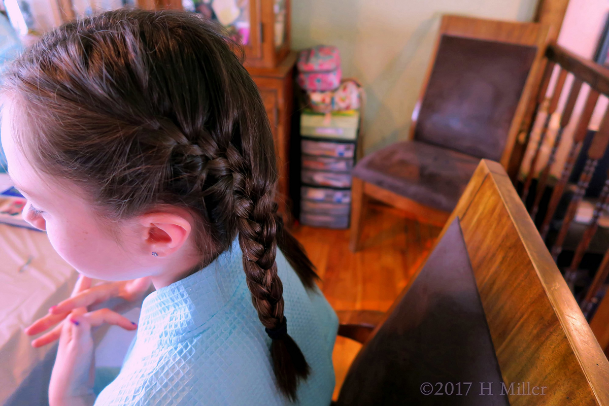 Neat And Pretty French Pigtail Braid Girls Hairstyle, Looks Great! 