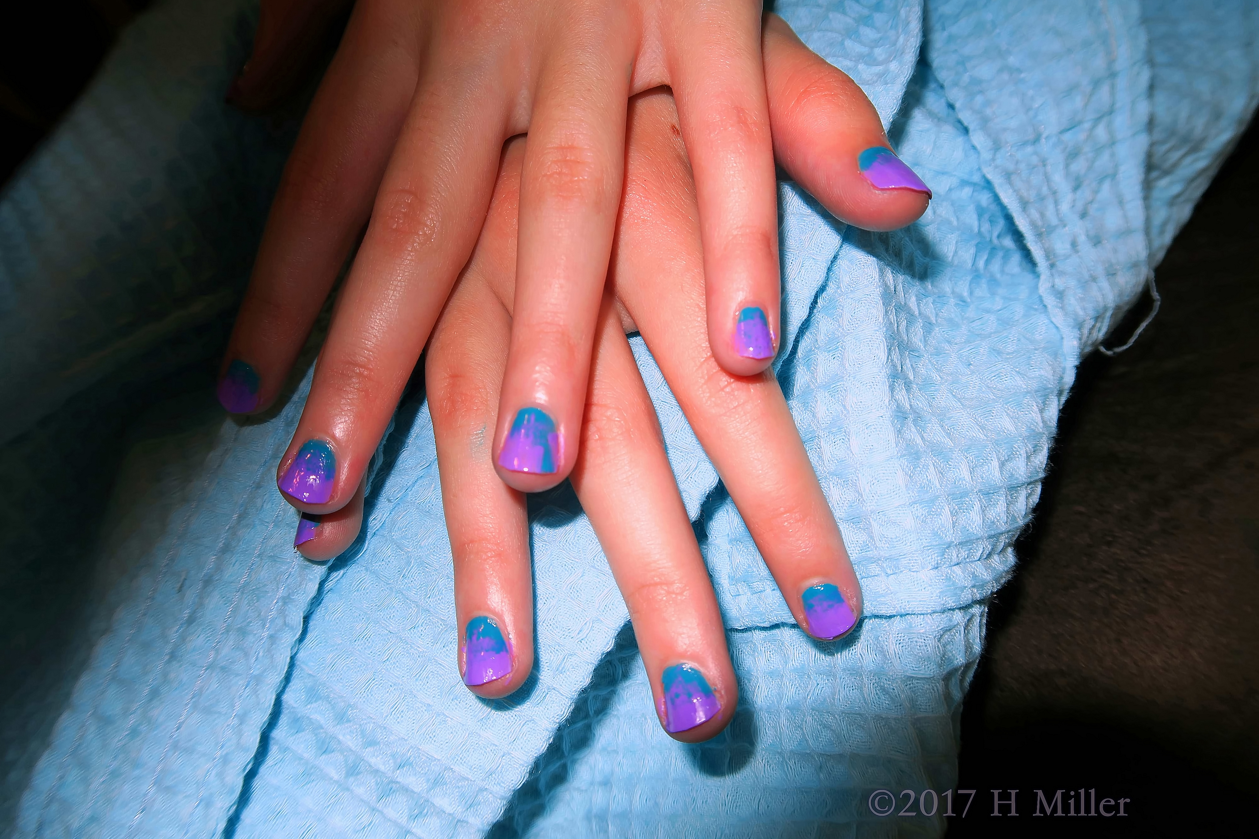 How Beautiful This Girls Mini Mani Looks! How Beautiful This Girls Mini Mani Looks!