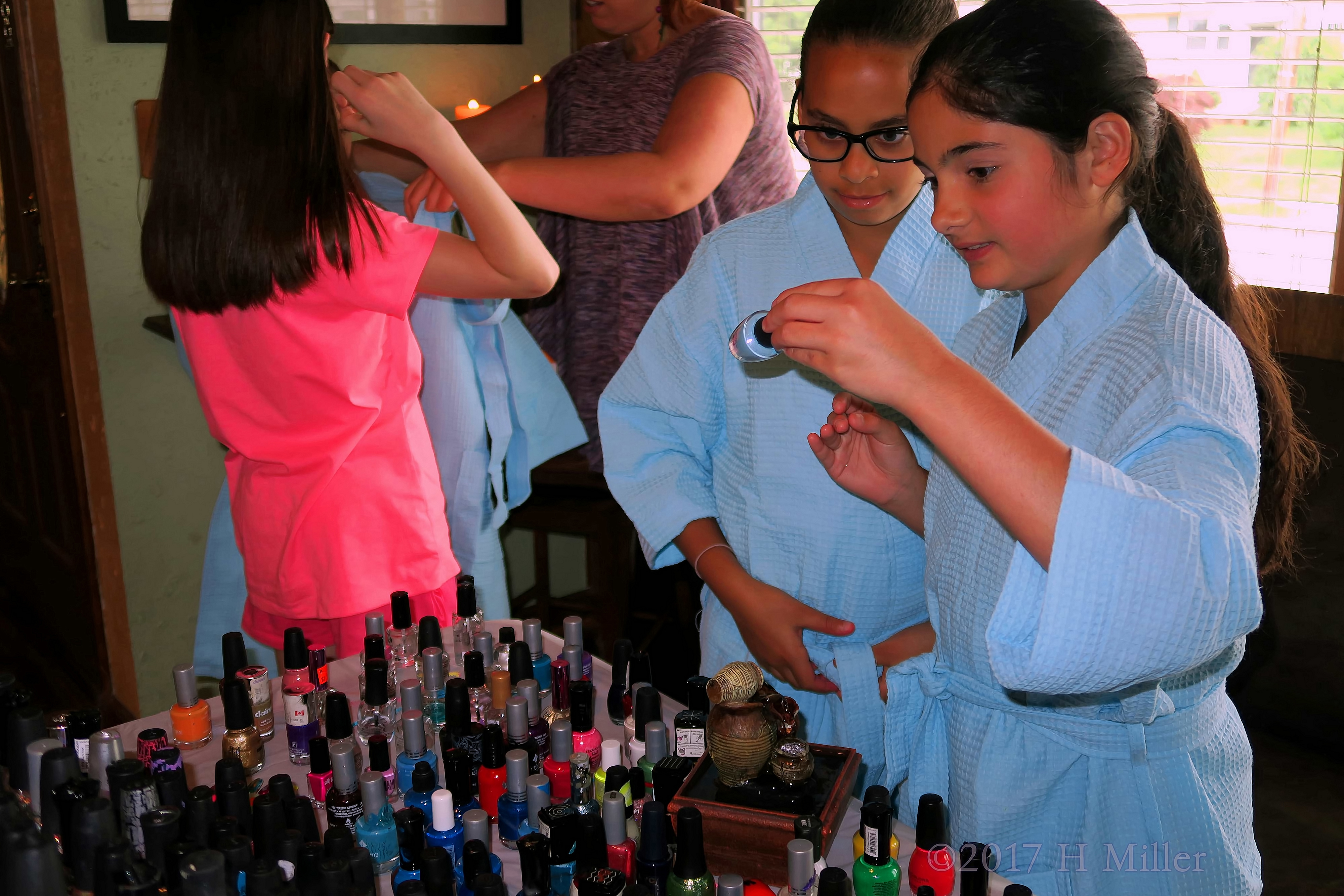 Matte, Glitter, Shiny! Let's Choose The Best Nail Polish For Our Girls Spa Mini Mani! Matte, Glitter, Shiny! Let's Choose The Best Nail Polish For Our Girls Spa Mini Mani!