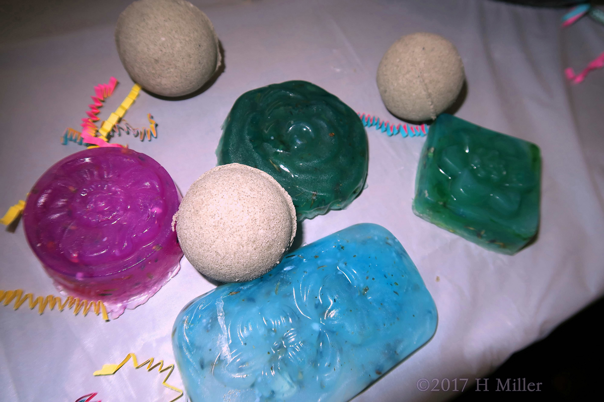 Kids Spa Party Handmade Soap Kids Crafts And Fizzy Bath Bombs! They Came Out Great! 