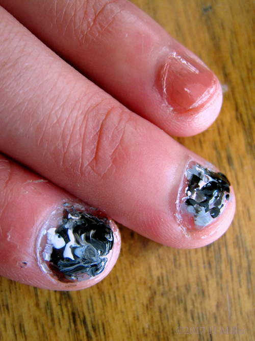 Along With The Peach Accent Nail, Her Mini Manicure Looks Beautiful Along With The Peach Accent Nail, Her Mini Manicure Looks Beautiful