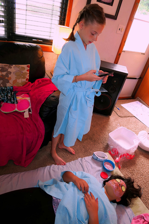 Spa Party Guests Are Busy Enoying Kids Spa Activities And Taking Pictures Spa Party Guests Are Busy Enoying Kids Spa Activities And Taking Pictures