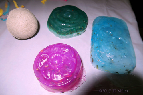 What Awesome And Colorful Soap Crafts With Flowers And Scents For The Spa Party For Girls What Awesome And Colorful Soap Crafts With Flowers And Scents For The Spa Party For Girls