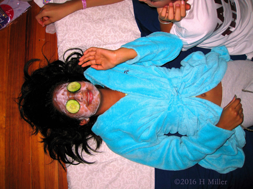 She Loves Her Homemade Strawberry Facial She Loves Her Homemade Strawberry Facial