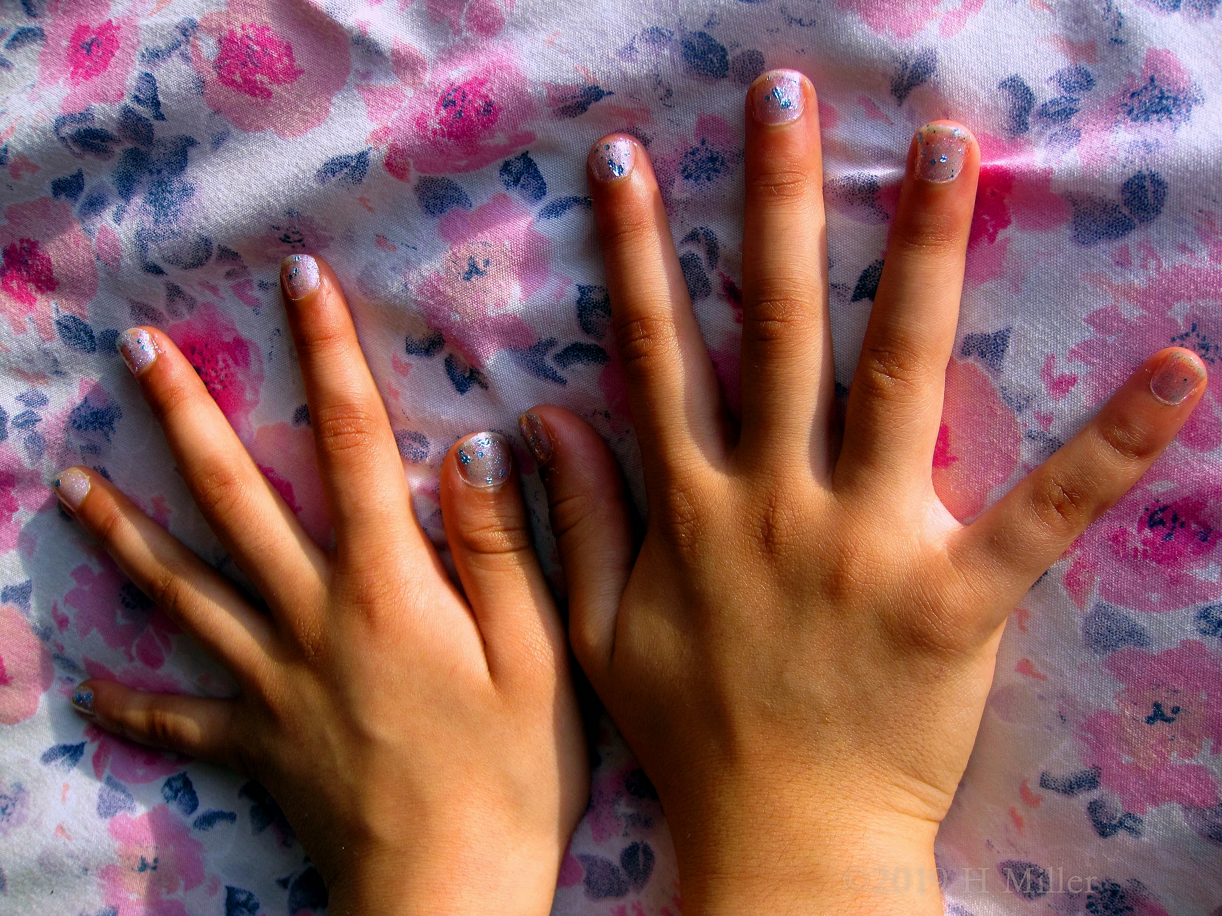 Lovely Kids White Glittery Mini Mani