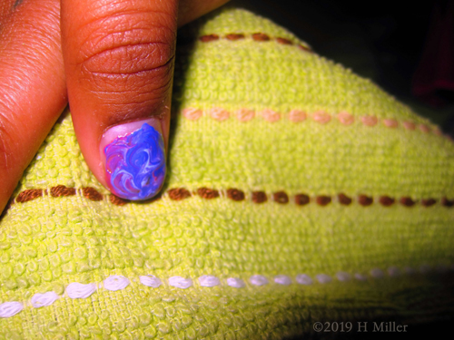 Amazing Swirled Kids Manicure! Seems Like A Sea Wav Amazing Swirled Kids Manicure! Seems Like A Sea Wav