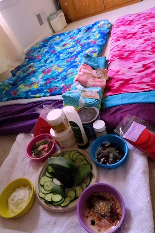 The Spa Room Is Decorated And Ready. Cukes, Aloe, Yogurt, Facial Masques, Facial Towels, And Mats All Are Ready The Spa Room Is Decorated And Ready. Cukes, Aloe, Yogurt, Facial Masques, Facial Towels, And Mats All Are Ready