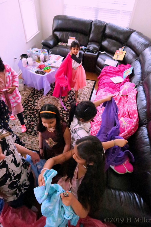 Want The Blue Robe! Girls Are Choosing Spa Robes Want The Blue Robe! Girls Are Choosing Spa Robes