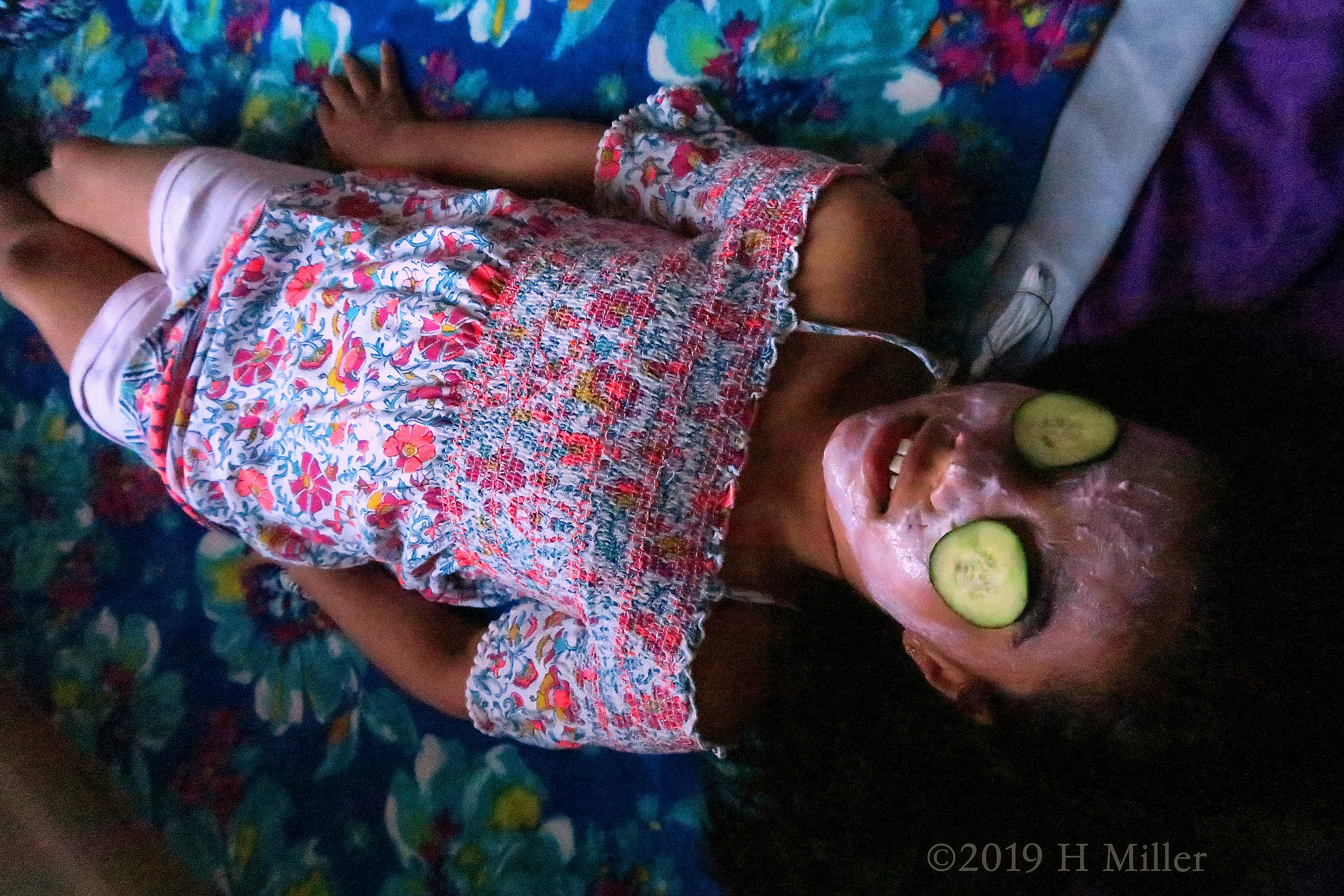 Experiencing Serenity! Cukes On Eyes! Girls Facial Activity Is Relaxing 