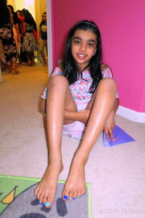 Amazing Pedicure For Girls! Amazing Pedicure For Girls!