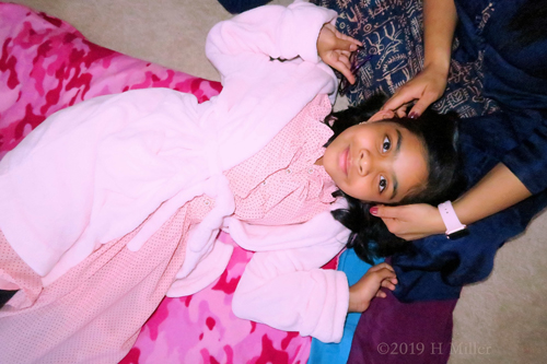 Pausing For A Moment To Take Photos During Facial Massag Pausing For A Moment To Take Photos During Facial Massag