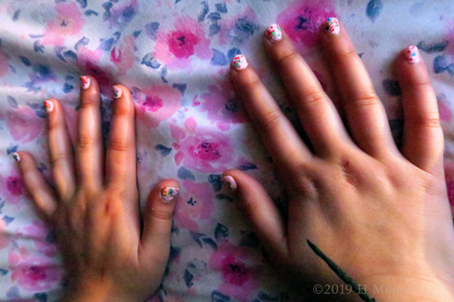 Pretty Cool Rainbow Glitter! Glittery Kids Mini Mani Pretty Cool Rainbow Glitter! Glittery Kids Mini Mani