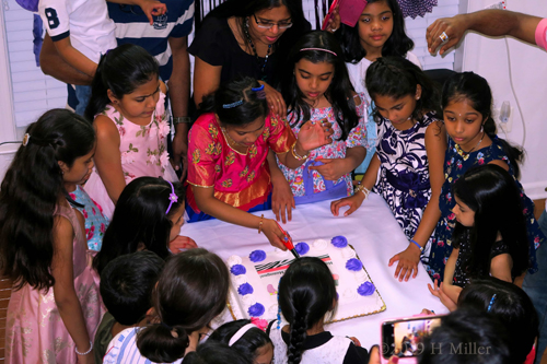 The Waiting Period Is Over! Manogna Is Finally Cutting The Birthday Cake The Waiting Period Is Over! Manogna Is Finally Cutting The Birthday Cake