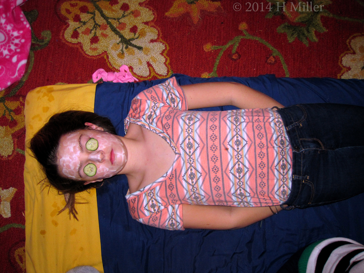 Spa Parties For Girls Cukes And Masque Facial Is Very Relaxing! 