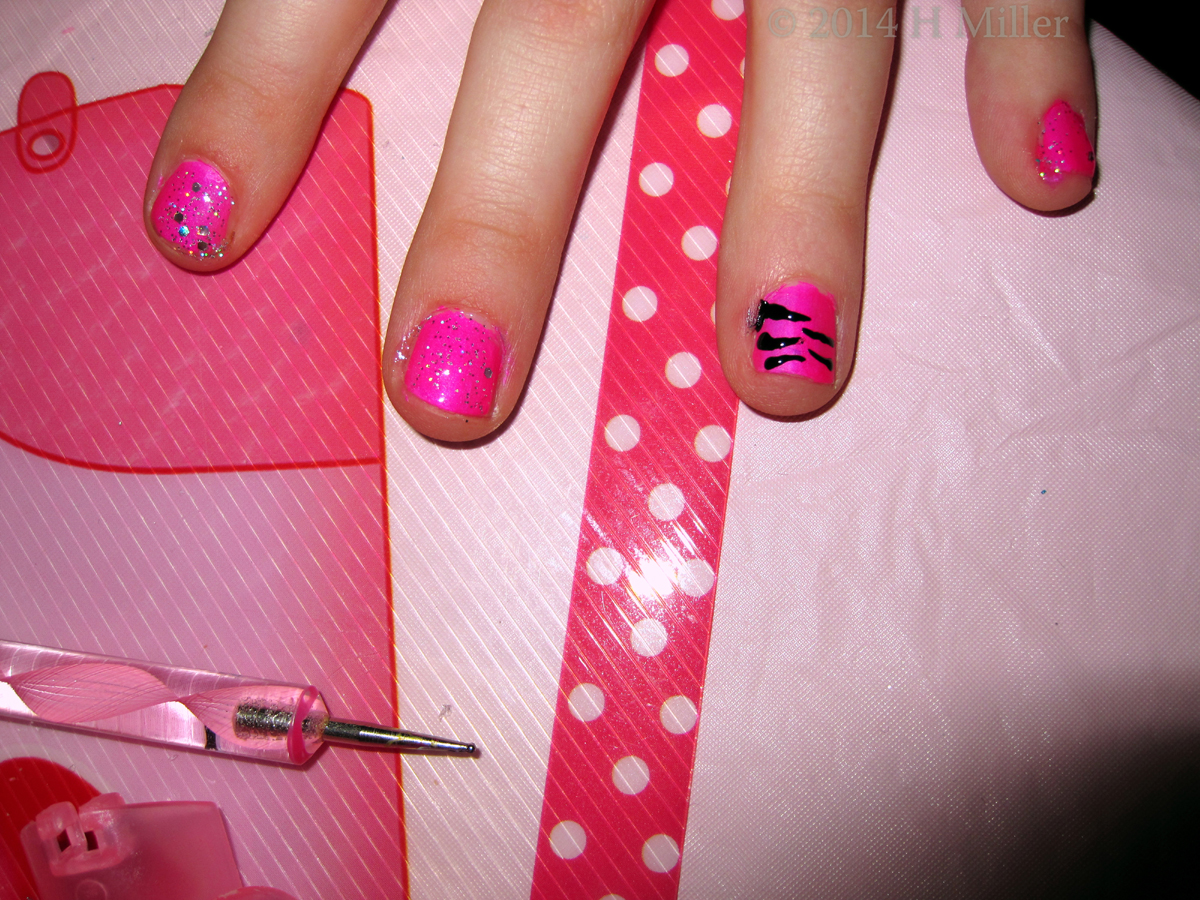 Nail Art With Hot Pink Glitter And Animal Stripes 