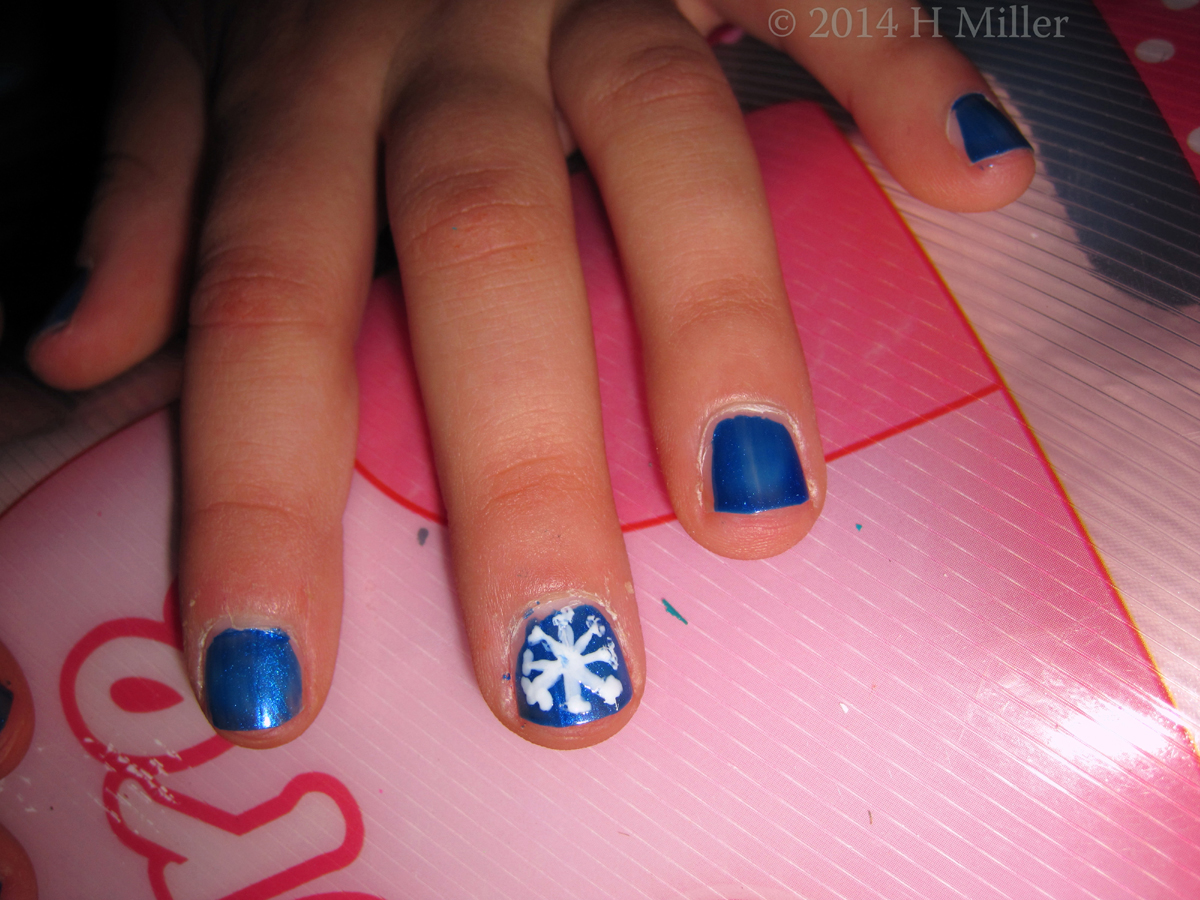 Snowflake Nail Art! 