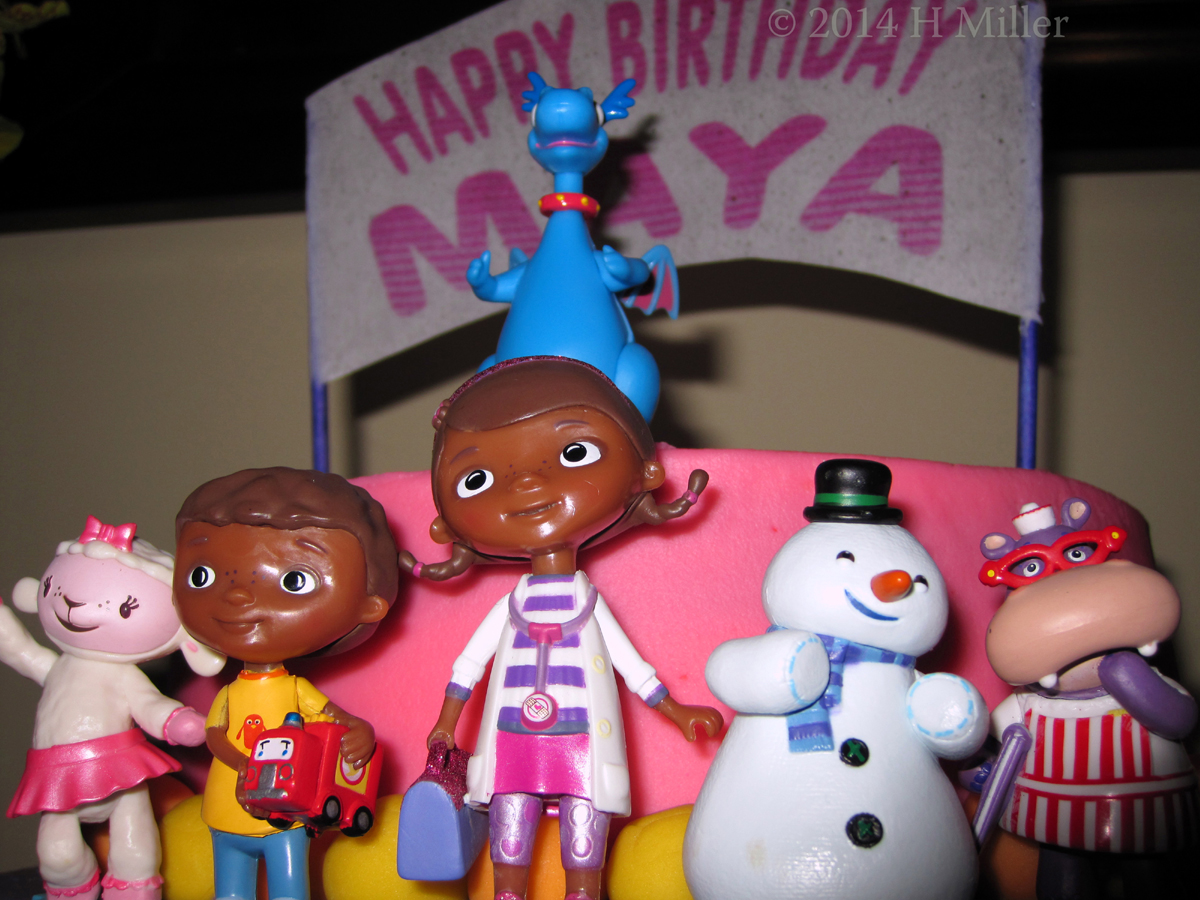Maya's Birthday Cake Super Close Up! 