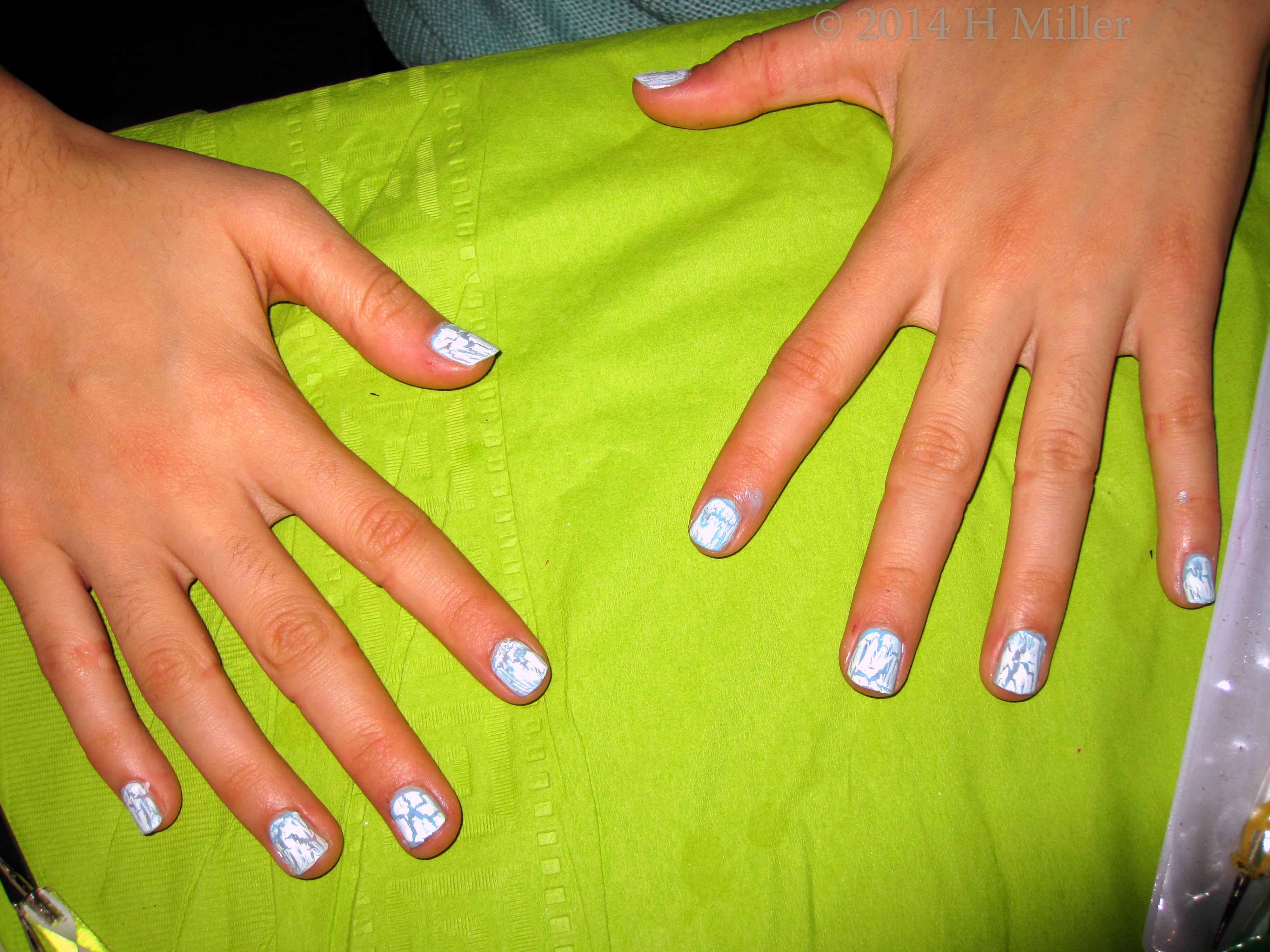 White N Baby Blue OPI Shatter Wet Blended Technique White N Baby Blue OPI Shatter Wet Blended Technique