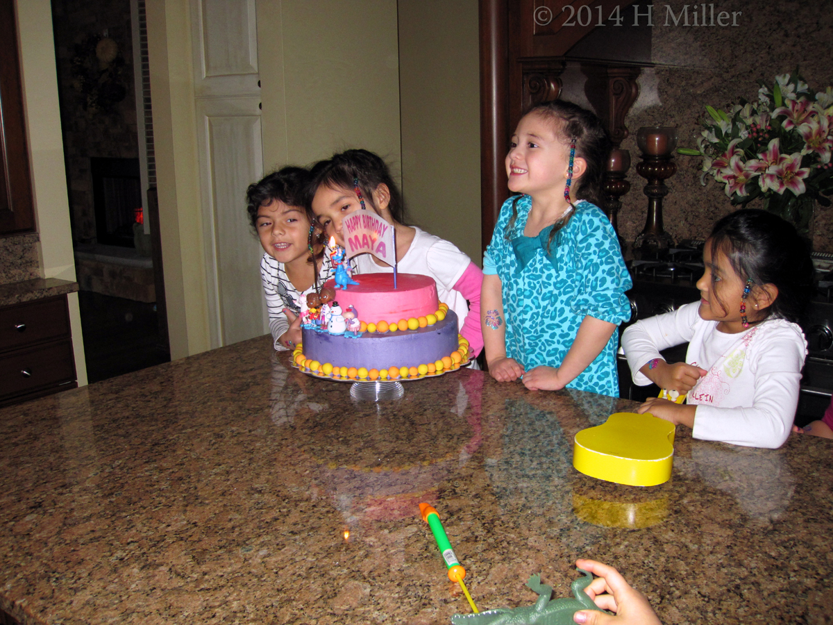 Getting Ready To Sing Happy Birthday Getting Ready To Sing Happy Birthday