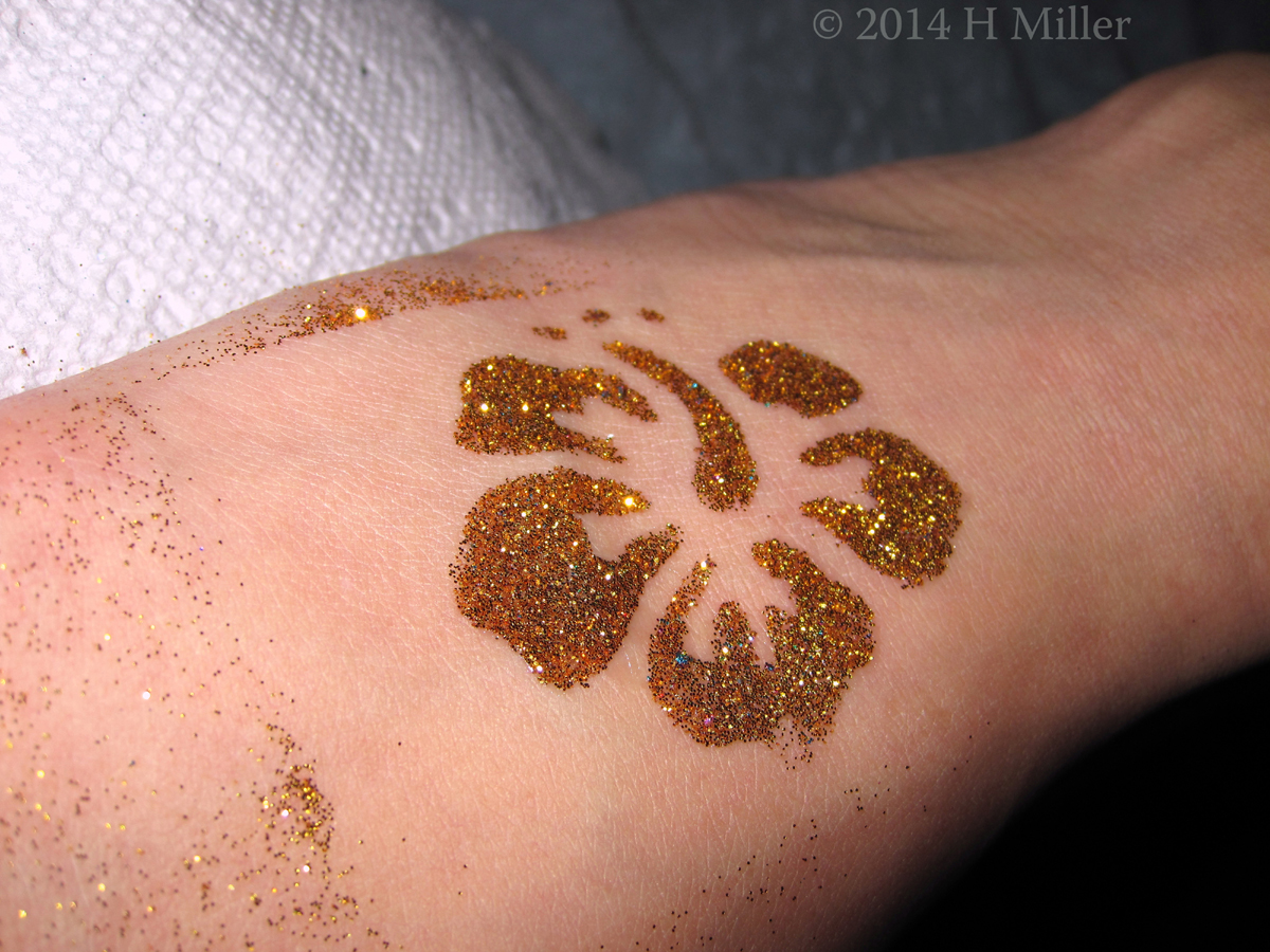 Lucky Clover Giltter Body Art For Kids Lucky Clover Giltter Body Art For Kids