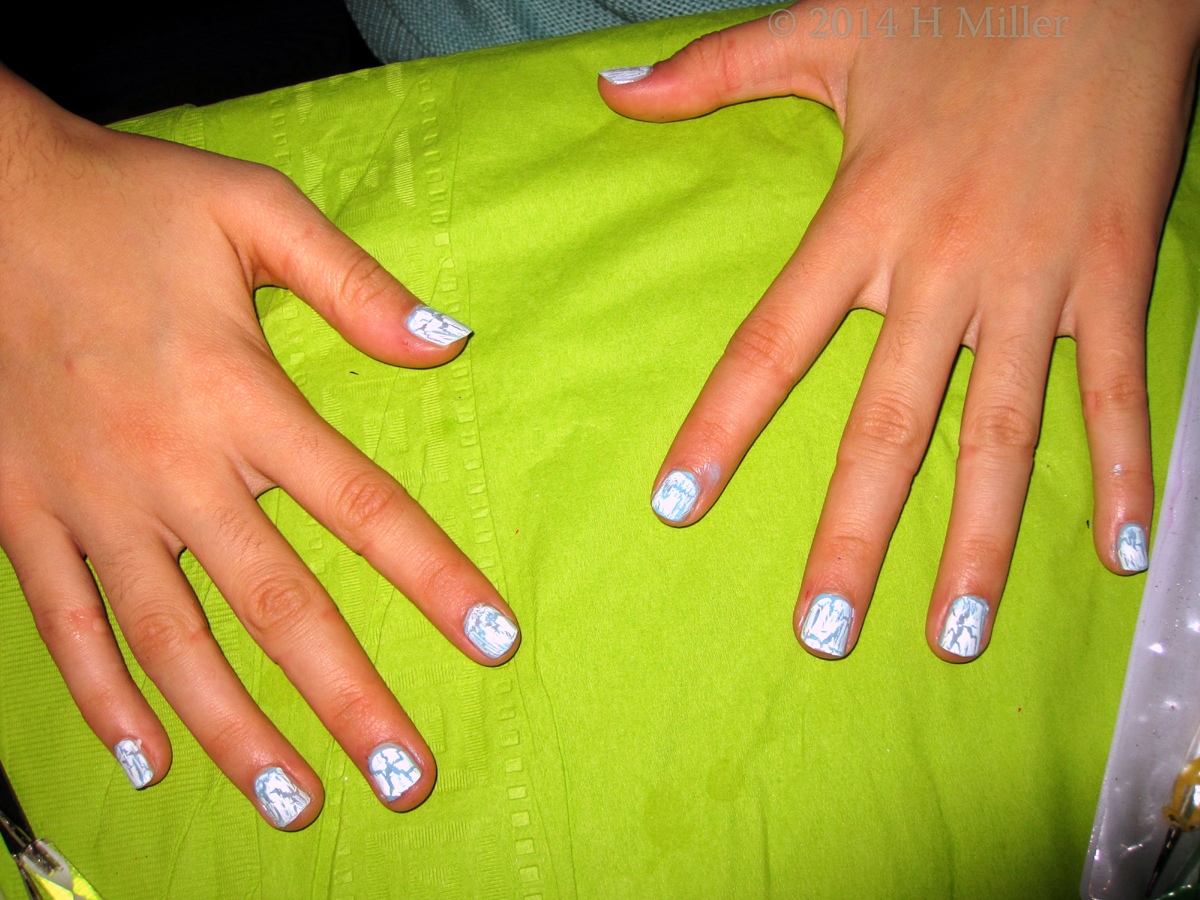 White N Baby Blue OPI Shatter Wet Blended Technique White N Baby Blue OPI Shatter Wet Blended Technique
