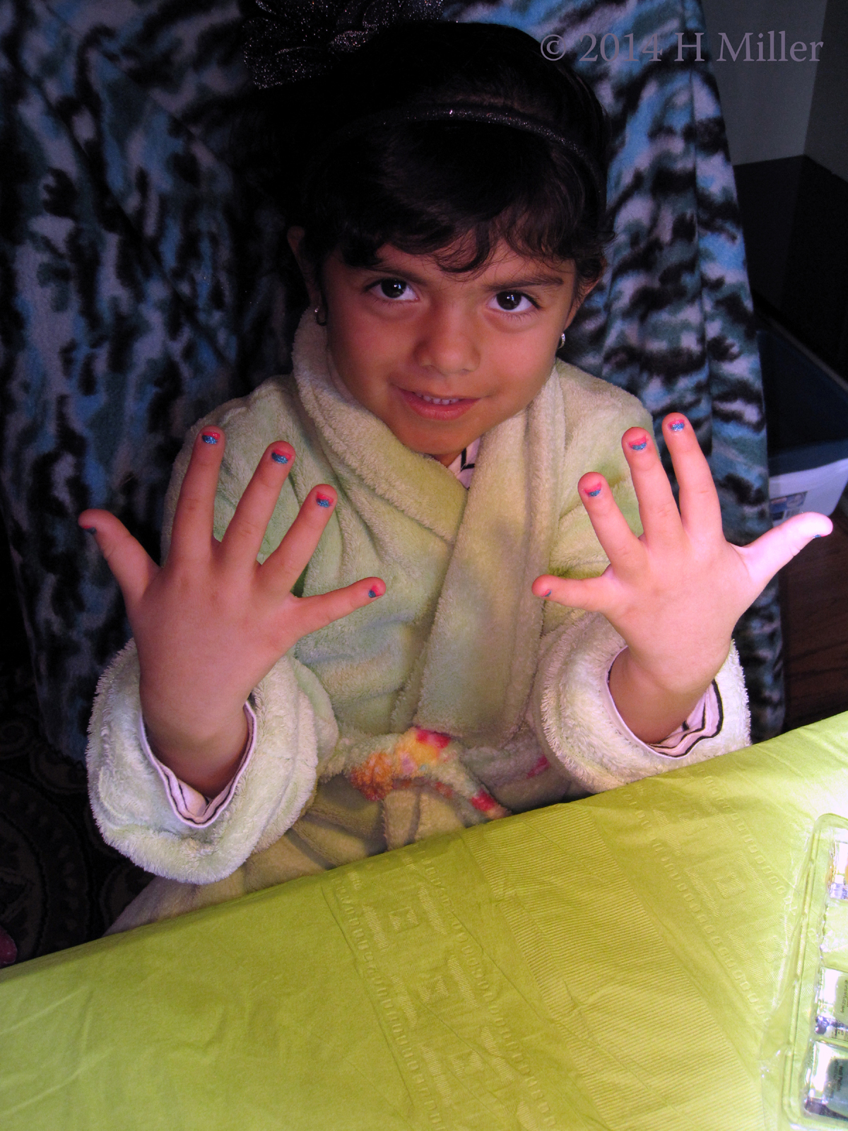 Showing Her New Kids Nail Design Showing Her New Kids Nail Design
