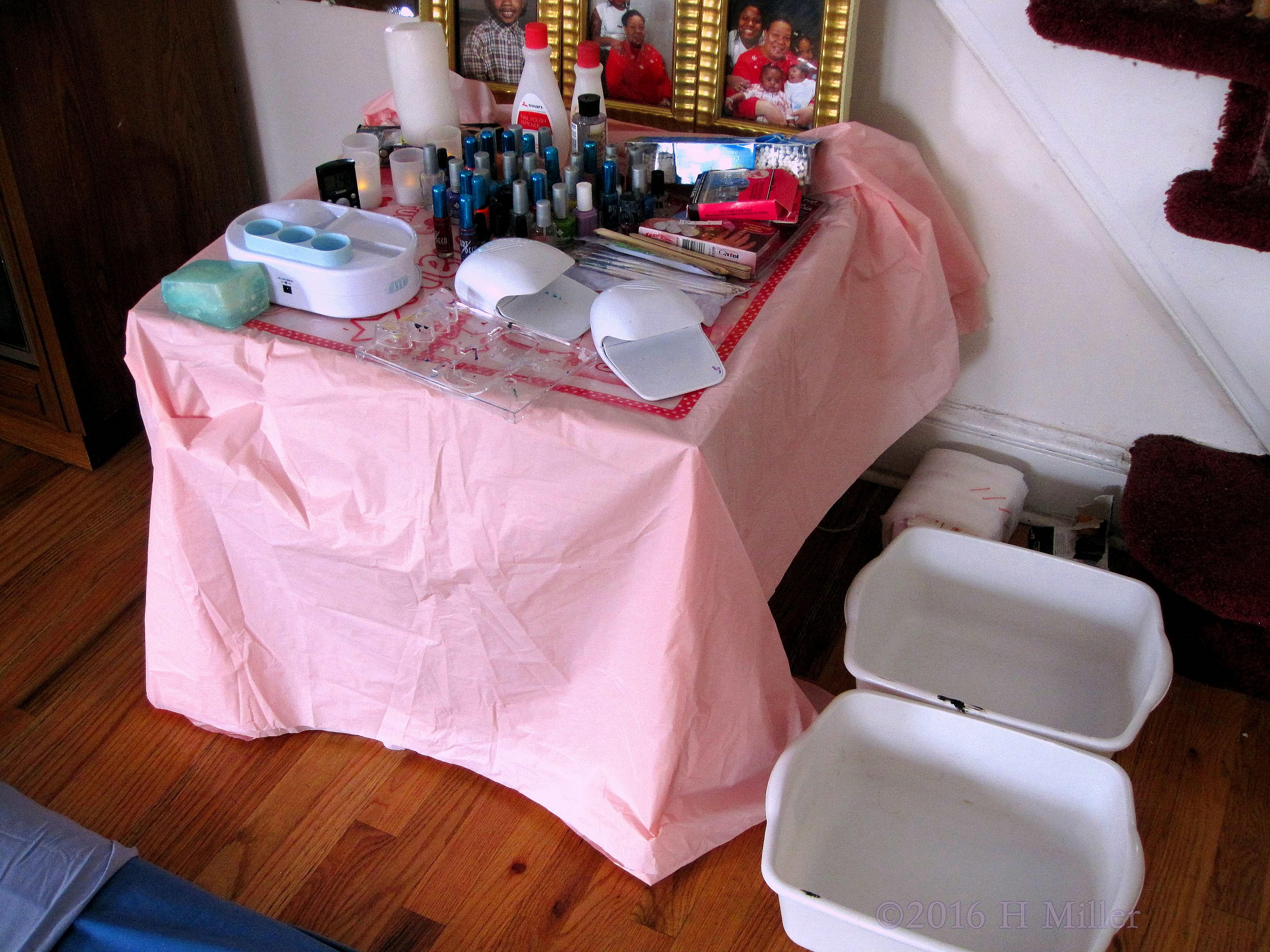 Manicure Table