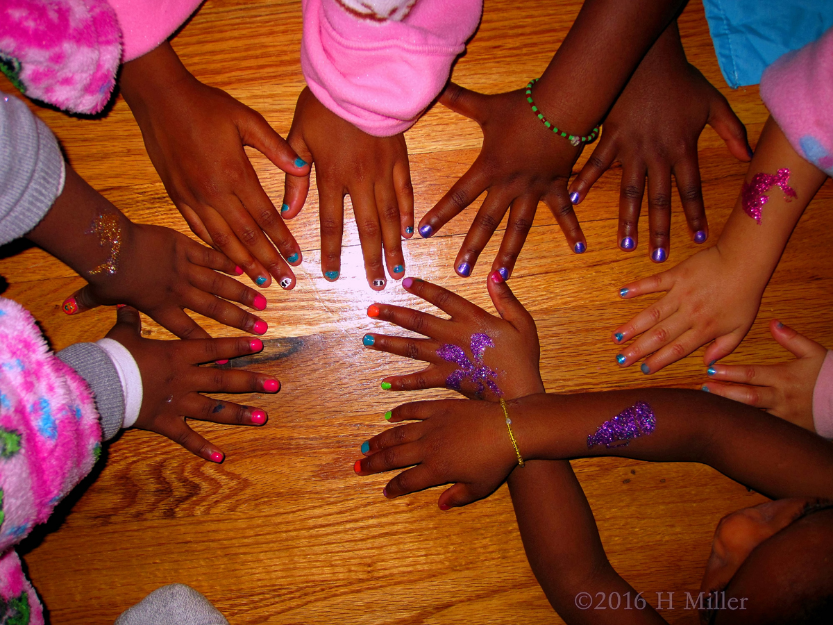 Mini Manis And Tattoos Look Great! 