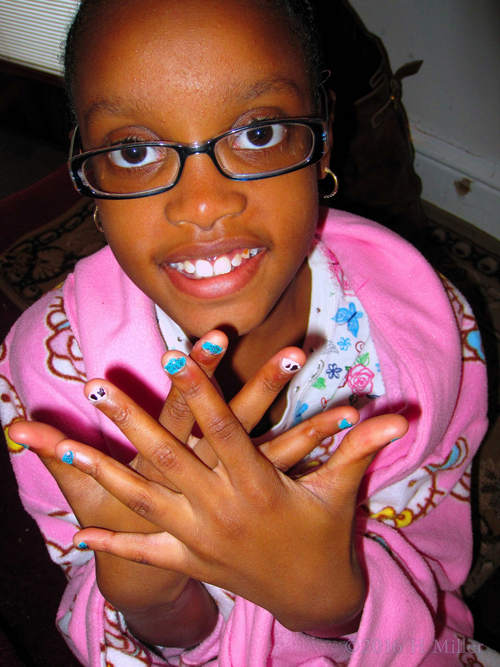 She Loves Her Home Girls Spa Mini Mani! She Loves Her Home Girls Spa Mini Mani!