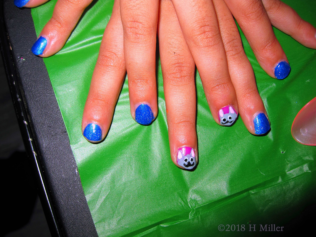 Vibrant Shimmer Blue Girls Manicure With Pink Kitty Nail Design. 