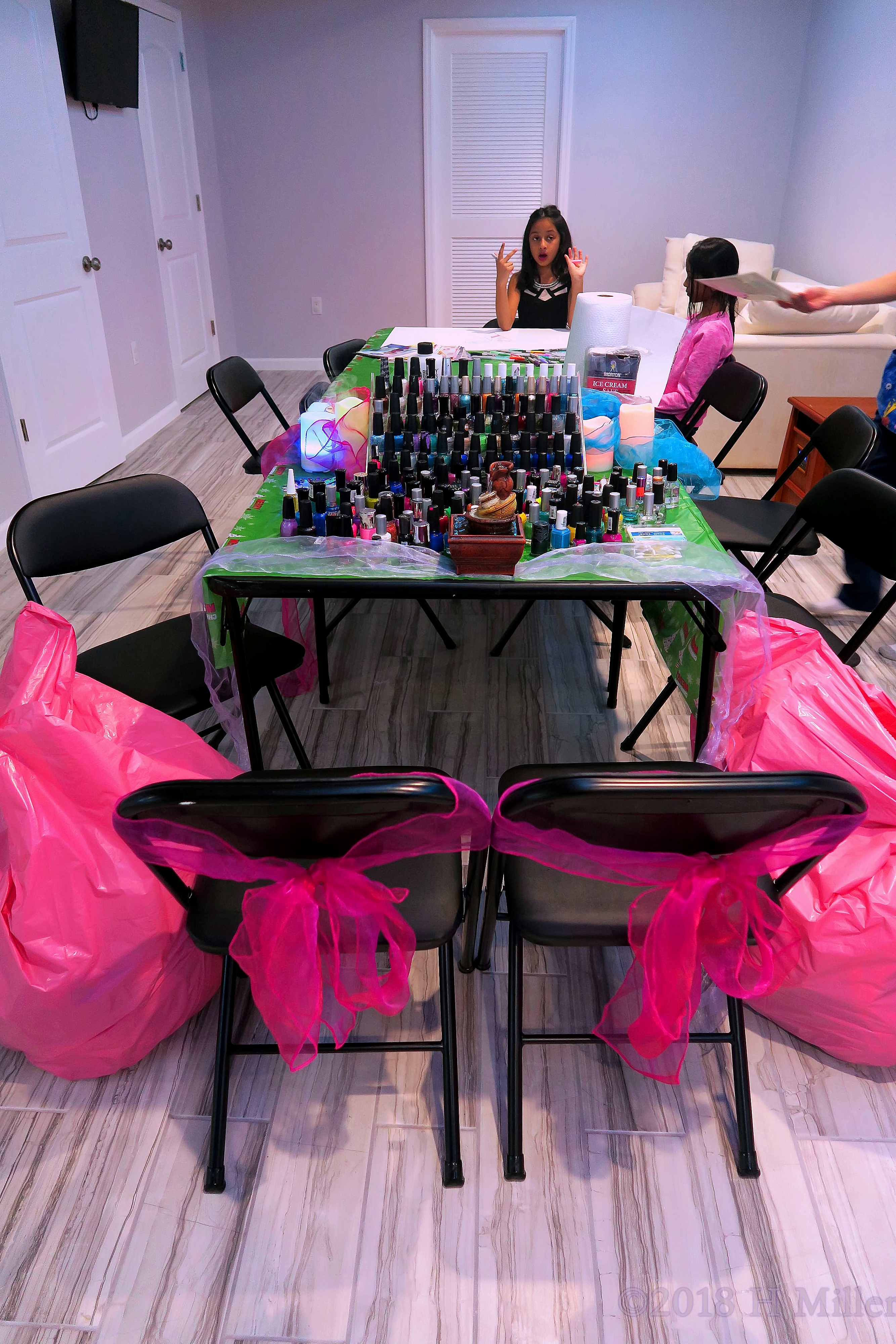 Mini Mani Station With Pink Decor Mini Mani Station With Pink Decor