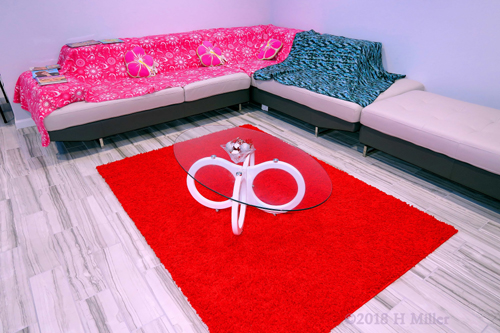 Beautifully Decorated Spa Party Venue With Vibrant Blue and Pink Throws Beautifully Decorated Spa Party Venue With Vibrant Blue and Pink Throws