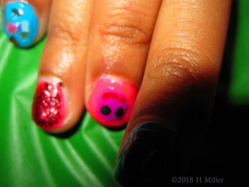 Peek A Boo Mr. Smiley Face!! Nail Art Designs LOL